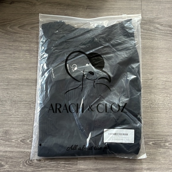 NWT black sweater - Picture 2 of 4